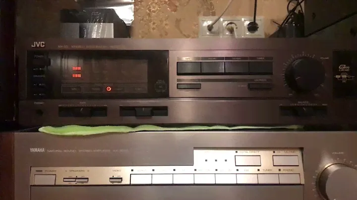 JVC - AX 33
