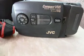 Видеокамера JVC GR-AX48E