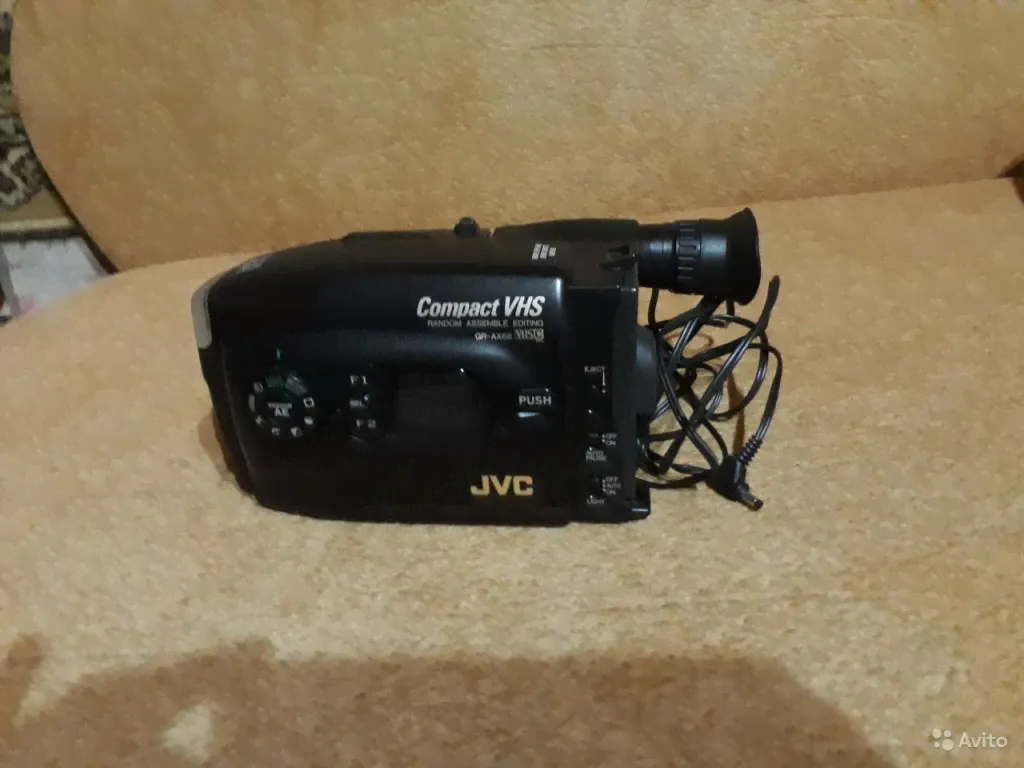 Видеокамера JVC, compact VHS, GR-AX68 в Москве