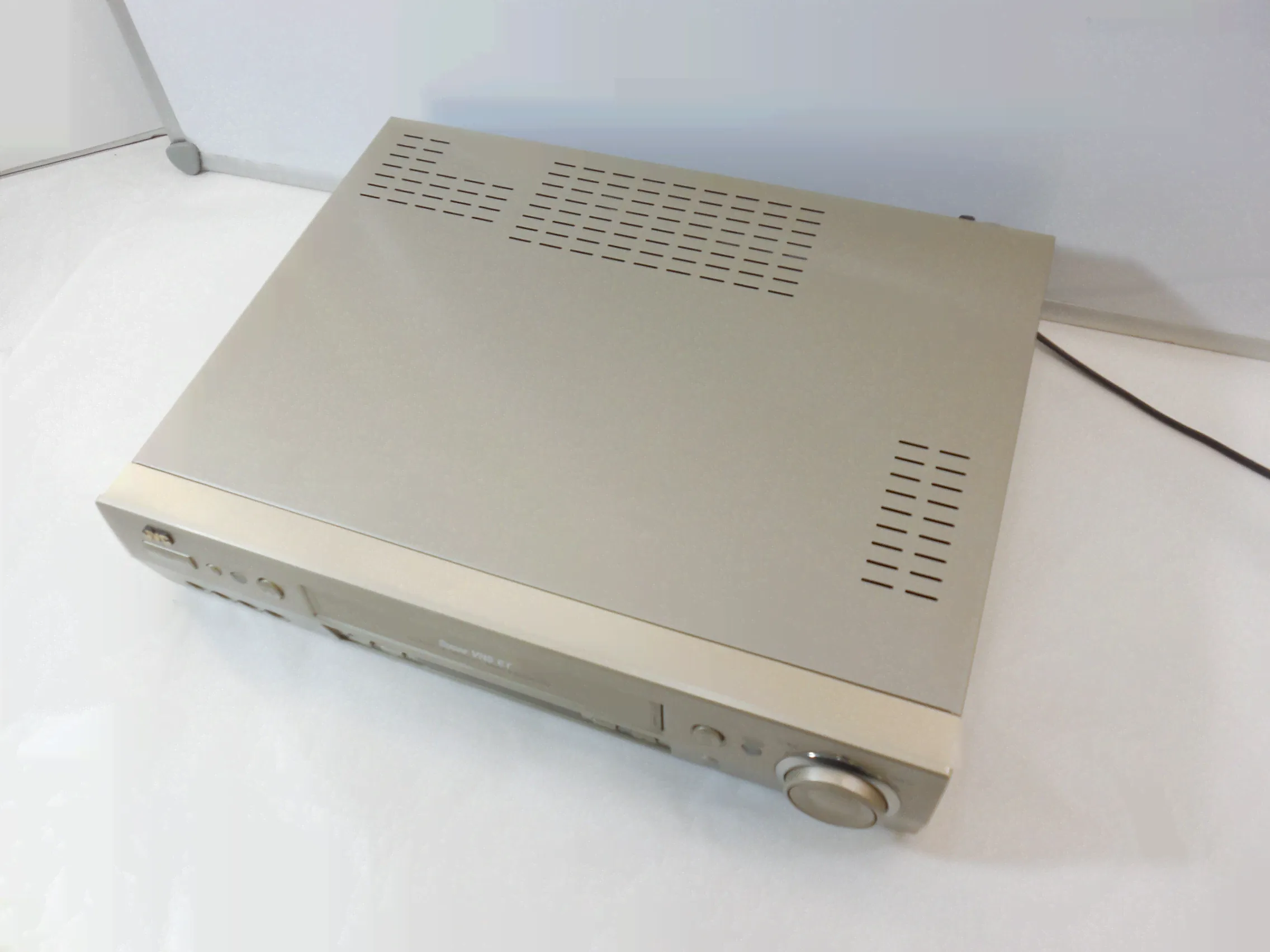 Видеомагнитофон SVHS JVC HR-S8700EU-2